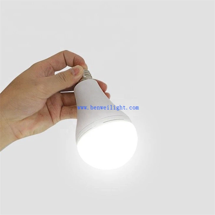 5W dobíjecí LED žárovka