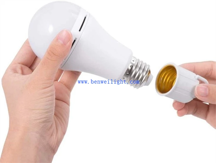 Dobíjecí LED žárovka 12W