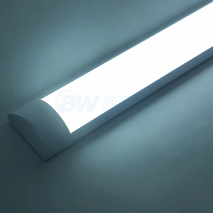 Tenké lineární LED povrchové světlo
